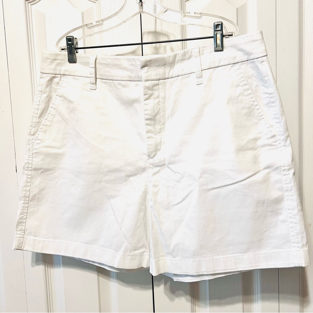 Gloria Vanderbilt-NWT-White Women's Bermuda Shorts-Women’s-Size 12